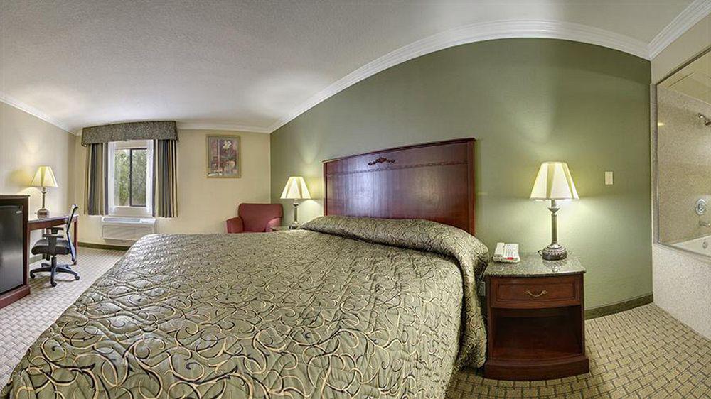 Howard Johnson By Wyndham Reseda Hotel & Suites Los Angeles Eksteriør bilde