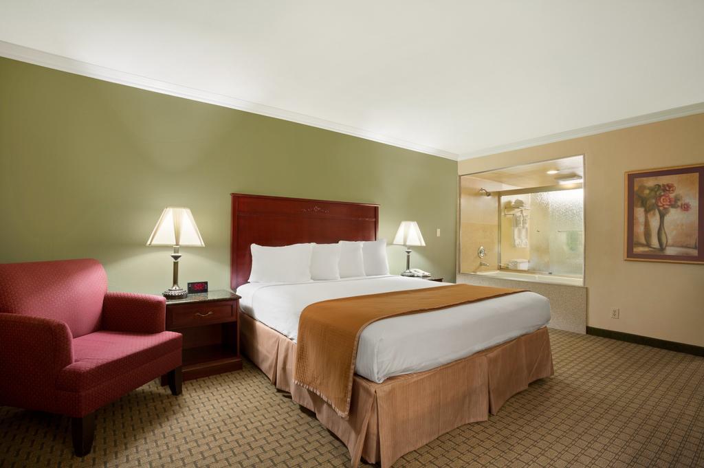 Howard Johnson By Wyndham Reseda Hotel & Suites Los Angeles Eksteriør bilde