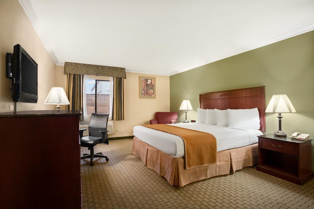 Howard Johnson By Wyndham Reseda Hotel & Suites Los Angeles Rom bilde
