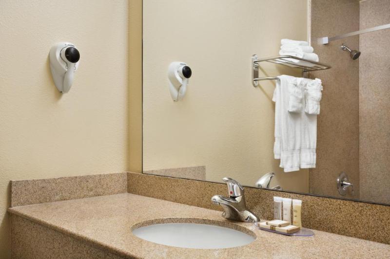 Howard Johnson By Wyndham Reseda Hotel & Suites Los Angeles Eksteriør bilde