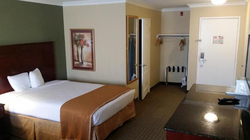 Howard Johnson By Wyndham Reseda Hotel & Suites Los Angeles Eksteriør bilde