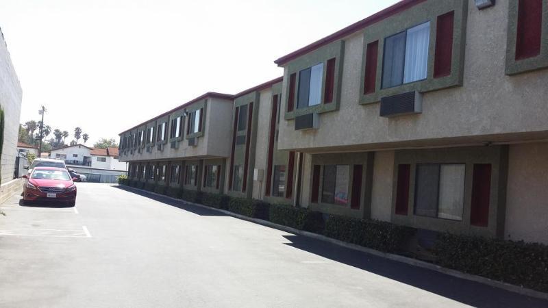 Howard Johnson By Wyndham Reseda Hotel & Suites Los Angeles Eksteriør bilde
