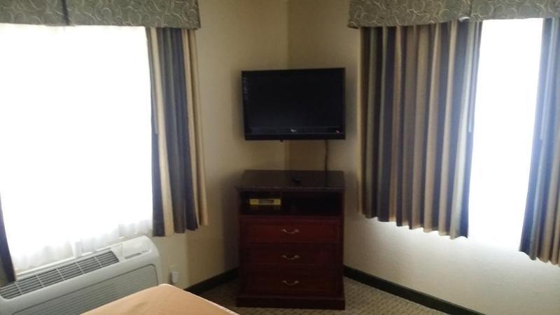 Howard Johnson By Wyndham Reseda Hotel & Suites Los Angeles Eksteriør bilde