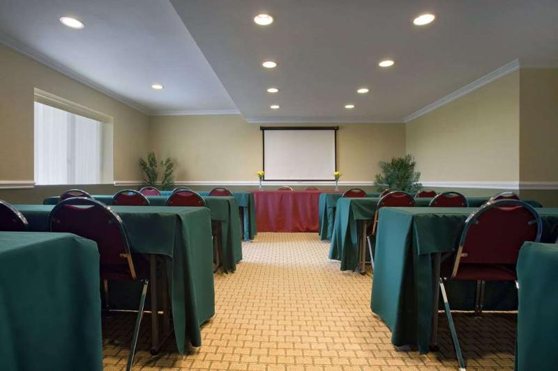 Howard Johnson By Wyndham Reseda Hotel & Suites Los Angeles Eksteriør bilde