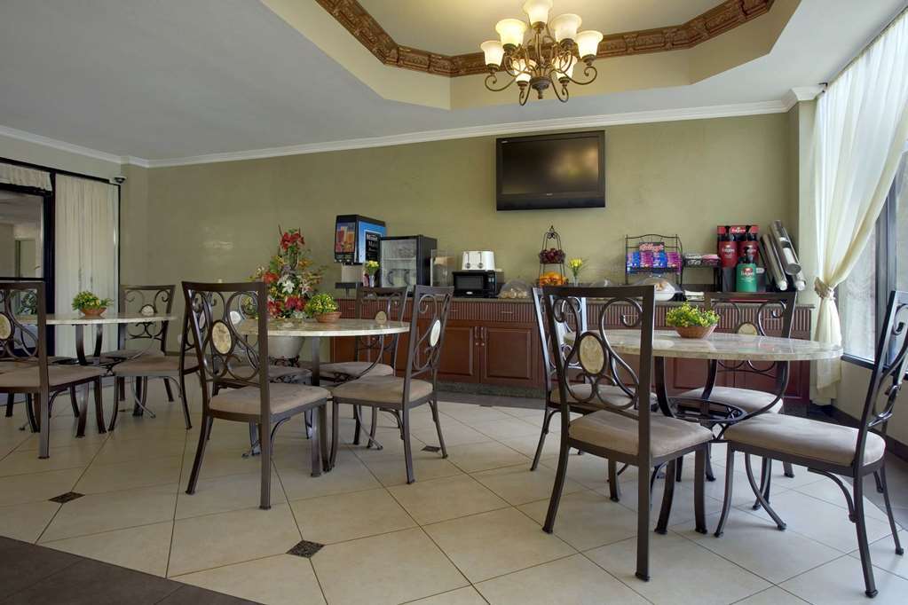 Howard Johnson By Wyndham Reseda Hotel & Suites Los Angeles Restaurant bilde