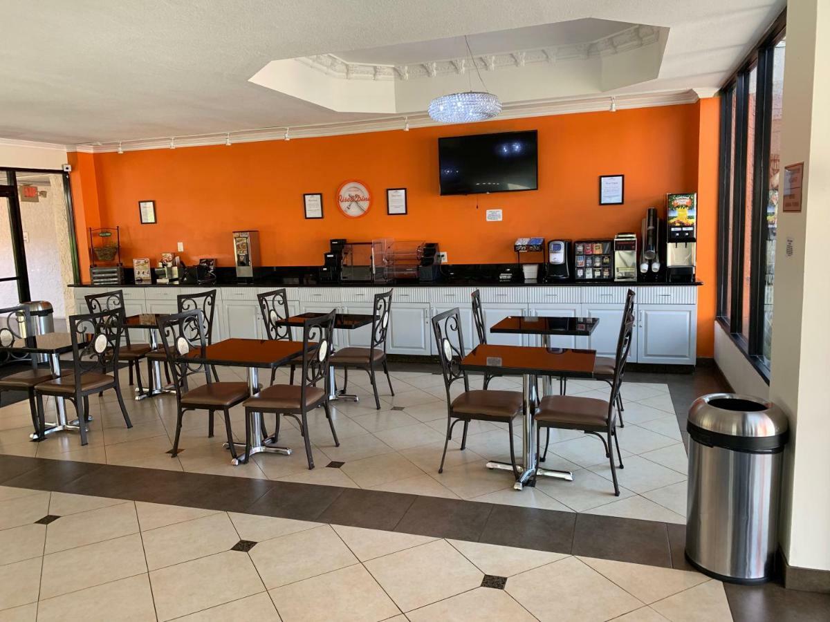Howard Johnson By Wyndham Reseda Hotel & Suites Los Angeles Eksteriør bilde