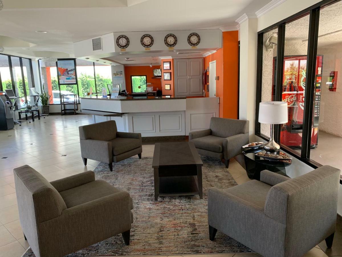 Howard Johnson By Wyndham Reseda Hotel & Suites Los Angeles Eksteriør bilde