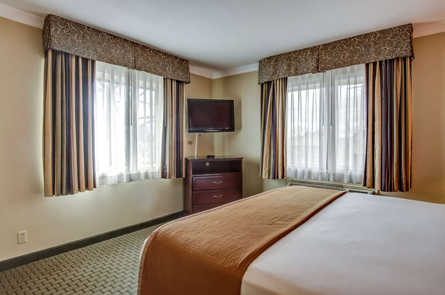 Howard Johnson By Wyndham Reseda Hotel & Suites Los Angeles Eksteriør bilde